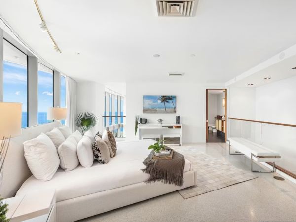 Luxury South Beach Vacation Rental- Ocean View Condo with 3 Pools & Spa